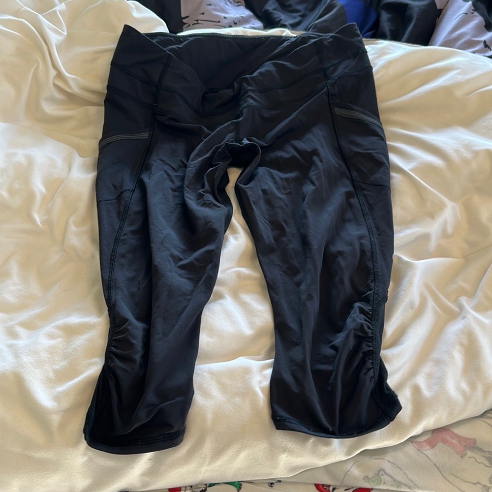 Black 17” lululemon capris